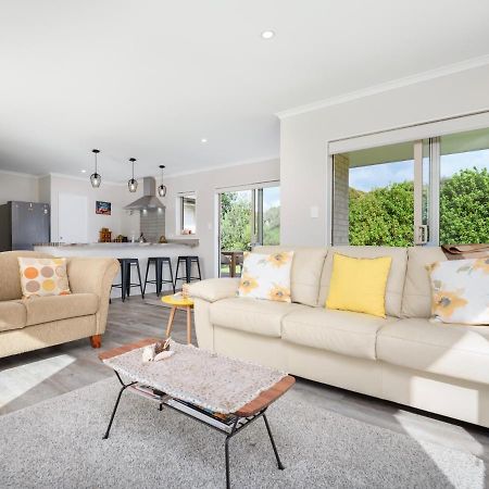Modern Beach Break - Waihi Beach Holiday Home Eksteriør billede
