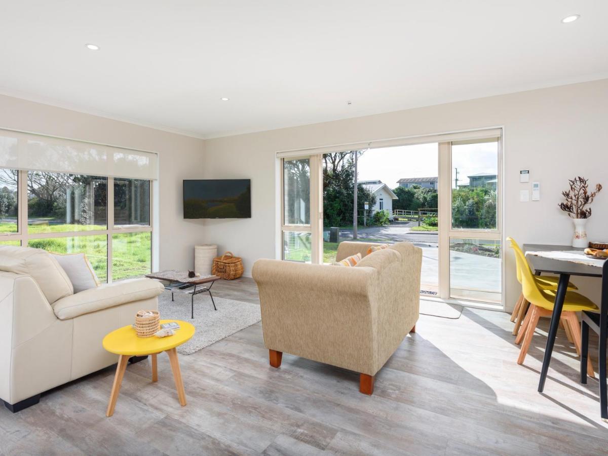 Modern Beach Break - Waihi Beach Holiday Home Eksteriør billede