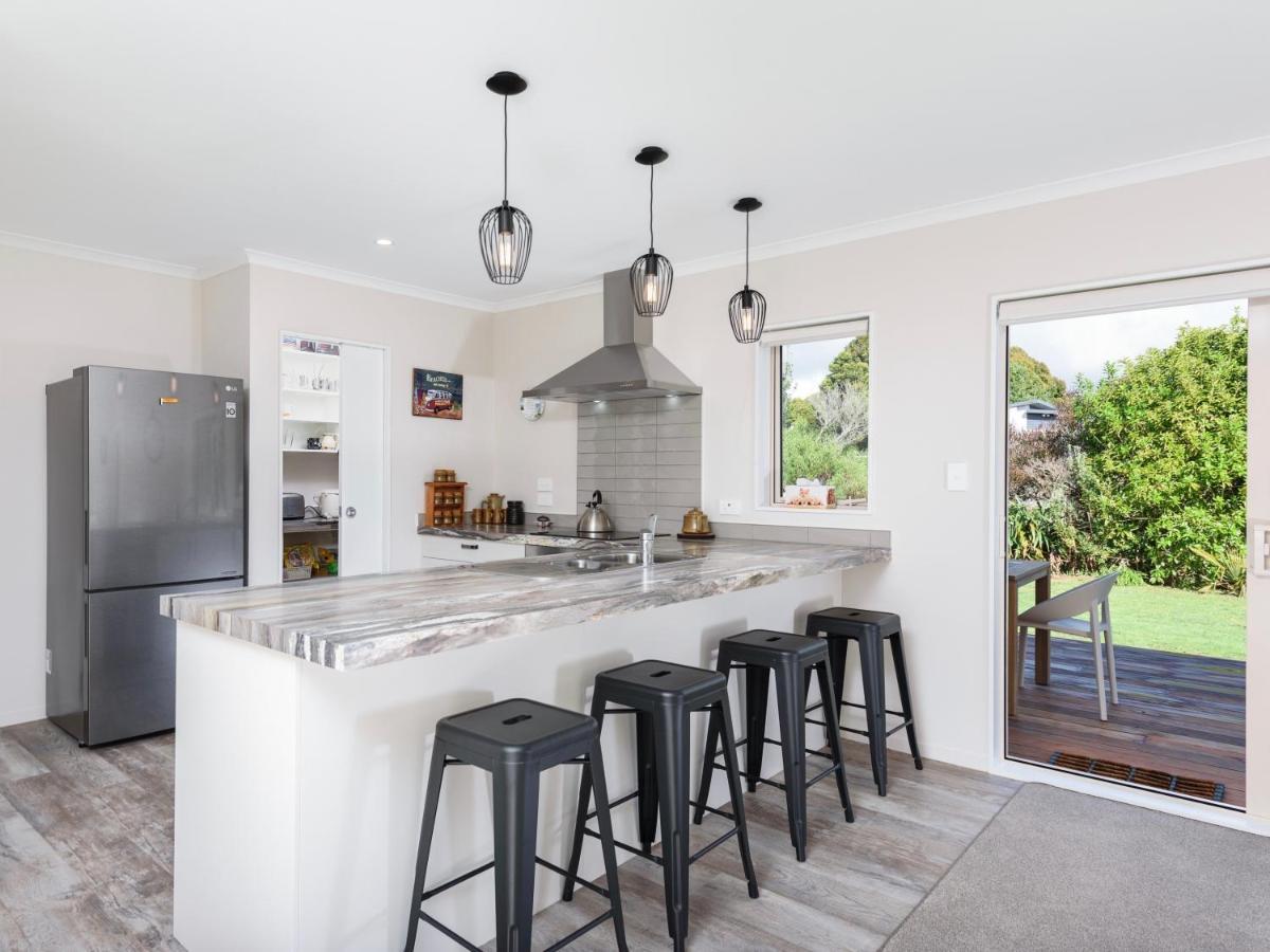Modern Beach Break - Waihi Beach Holiday Home Eksteriør billede