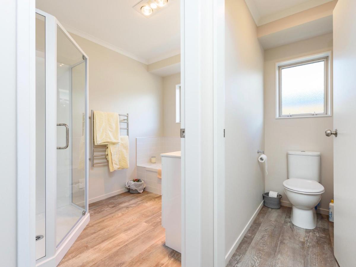 Modern Beach Break - Waihi Beach Holiday Home Eksteriør billede