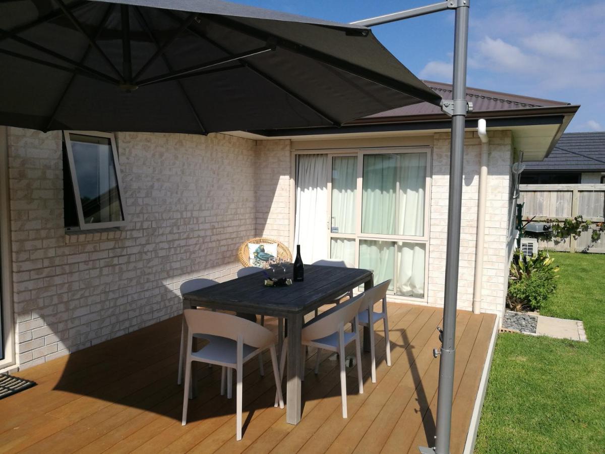 Modern Beach Break - Waihi Beach Holiday Home Eksteriør billede